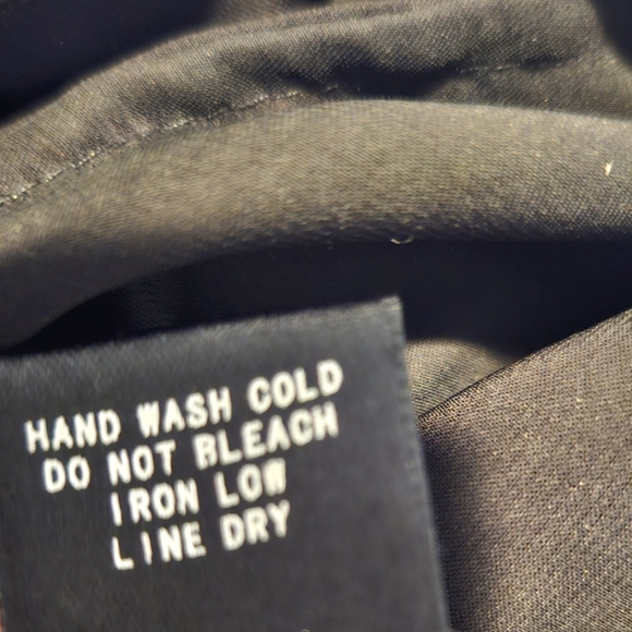 🔥Pookie and Sebastian black sleeveless lightweight blouse size small - Picture 9 of 10